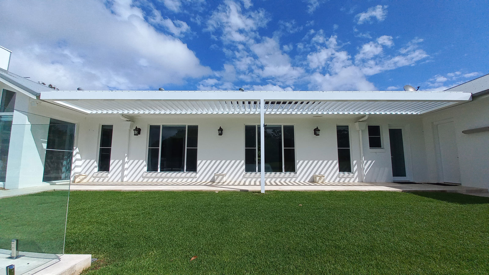 1 Sunspec Finding the Right Outdoor Roofing Style to Beat Sun & Rain IMAGE